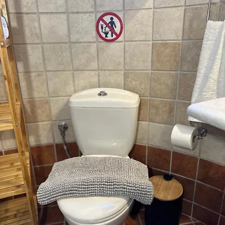 Divers House アパート アグラリ